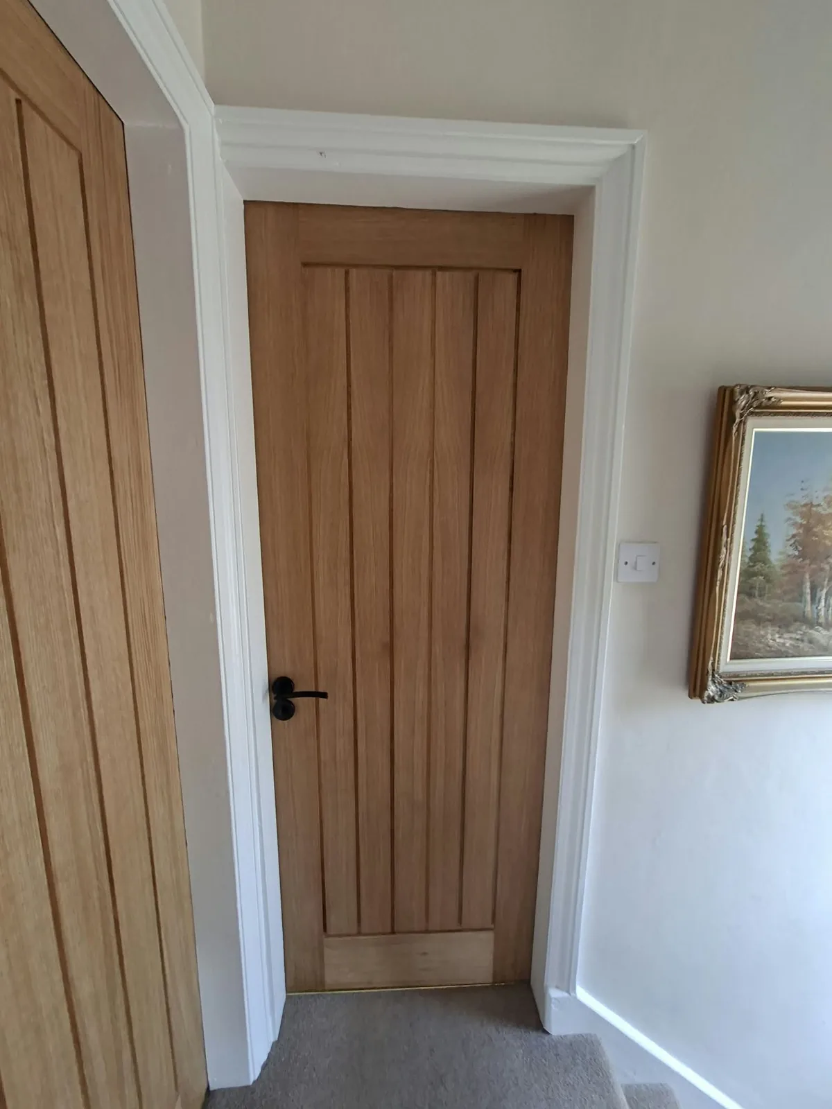 Matching oak internal doors with black lever handles